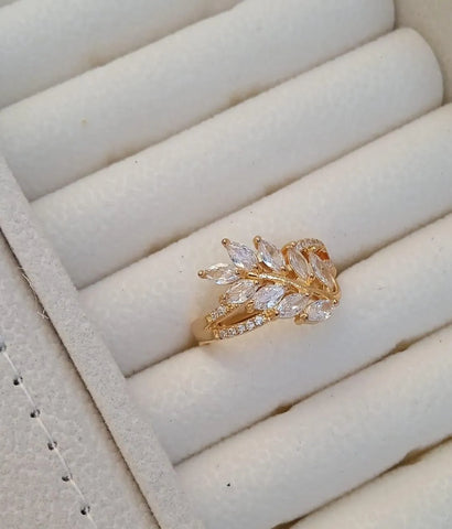 Leaf Design Gold-Plated Crystal Adjustable Ring — Elegant Women's