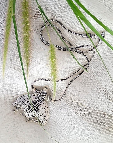 Silver-Plated Alloy Locket Pendant – Classic Elegance