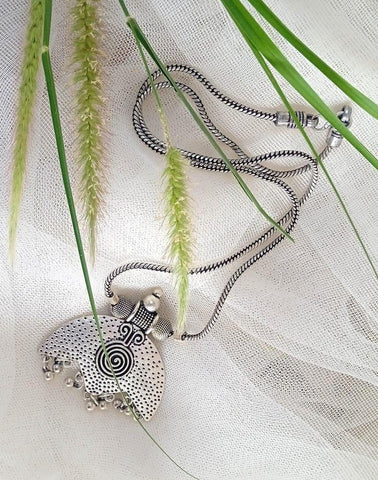 Silver-Plated Alloy Locket Pendant – Classic Elegance