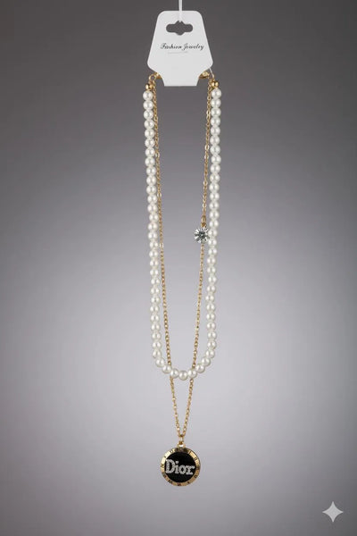 Golden Alloy Statement Necklace — Elegant Everyday Pendant