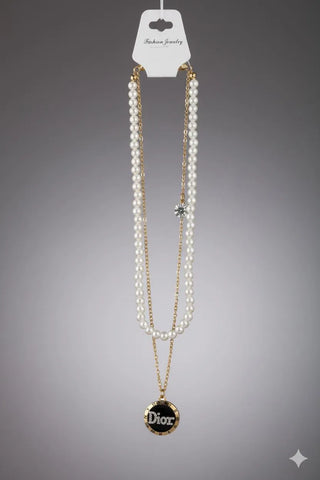 Golden Alloy Statement Necklace — Elegant Everyday Pendant