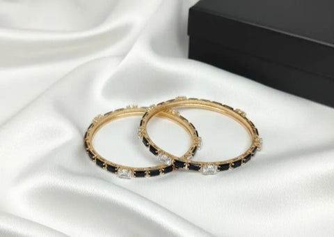 Elegant 2-Piece Black Alloy Plain Bangles - Classic Stackable Set