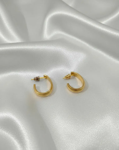 Classic Golden Alloy Hoop Earrings – 2-Piece Lightweight Hoops