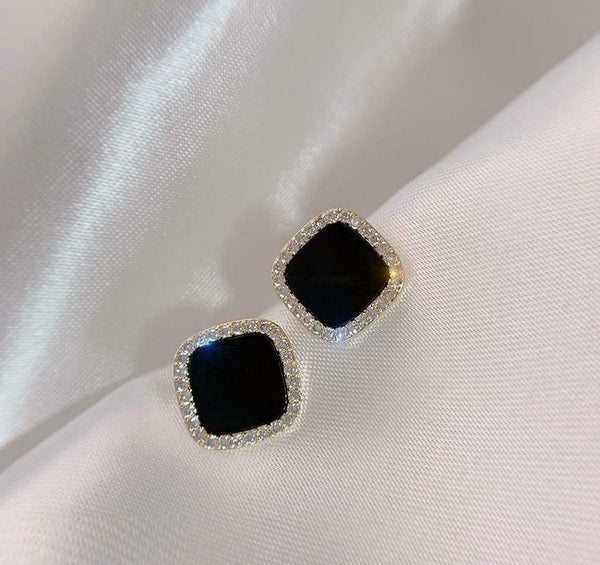 Paint Black Stone Golden Metal Earrings – Small Elegant Pair