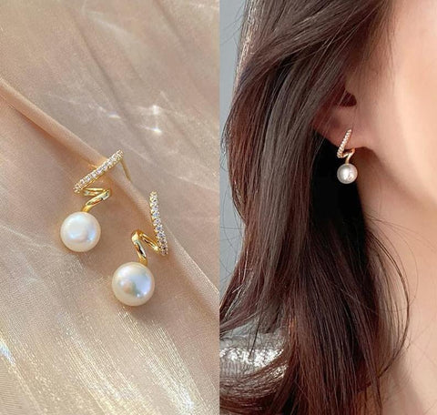 Golden Zigzag Pearl Stud Earrings – Elegant Women’s Jewelry
